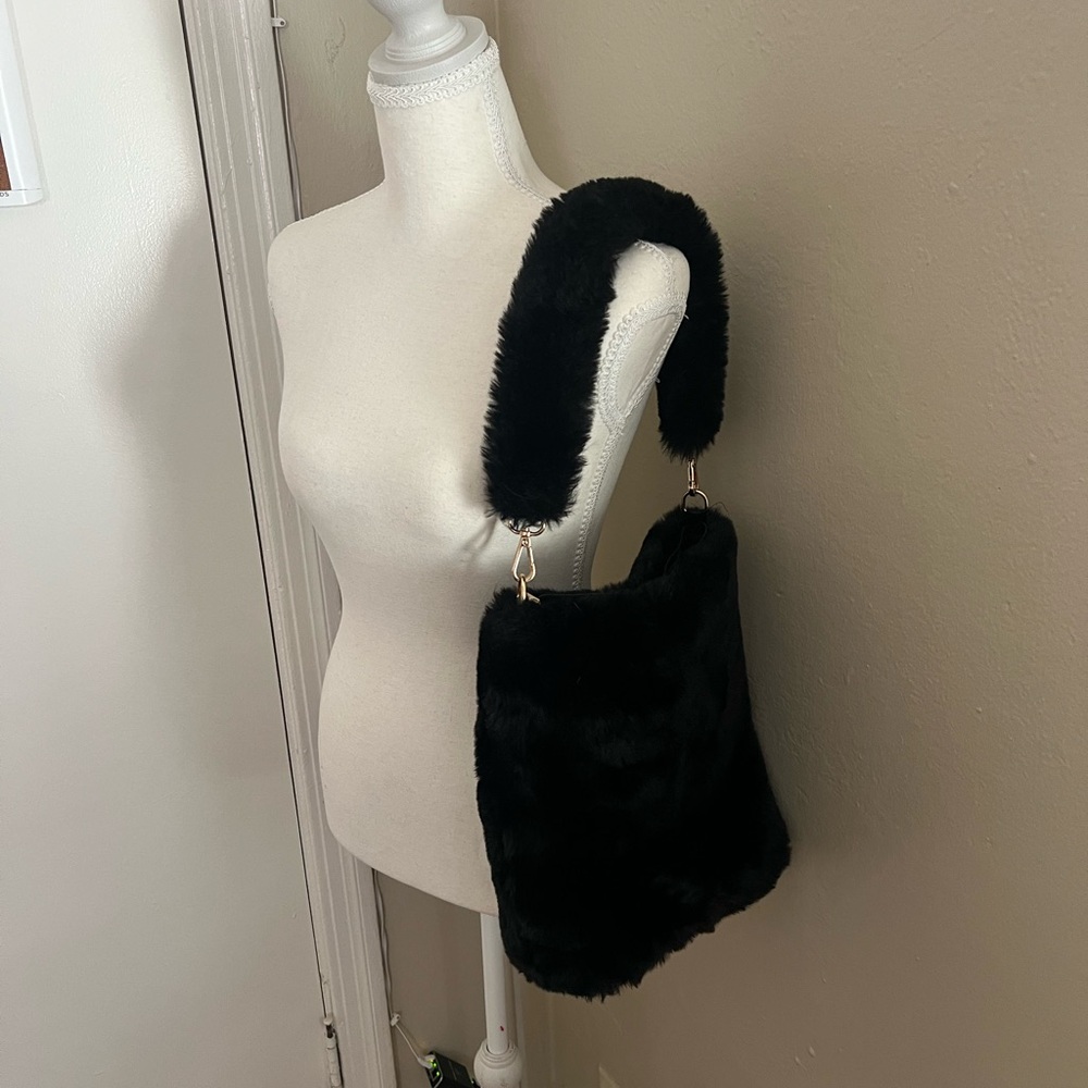Elegant Black Faux Fur Shoulder Bag